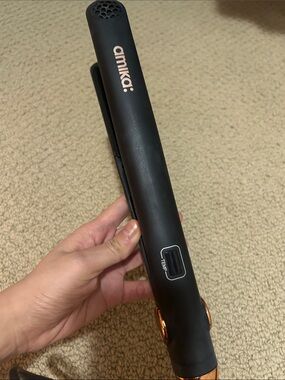 amika flat iron